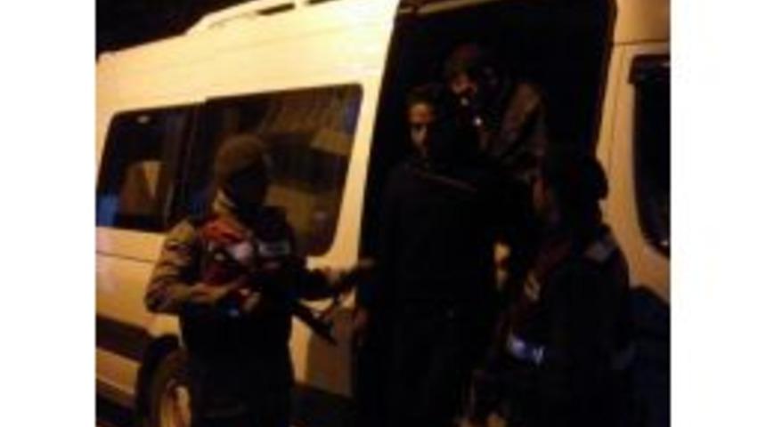 İzmir’de 42 Suriyeli Mülteci Kaçarken Yakalandı