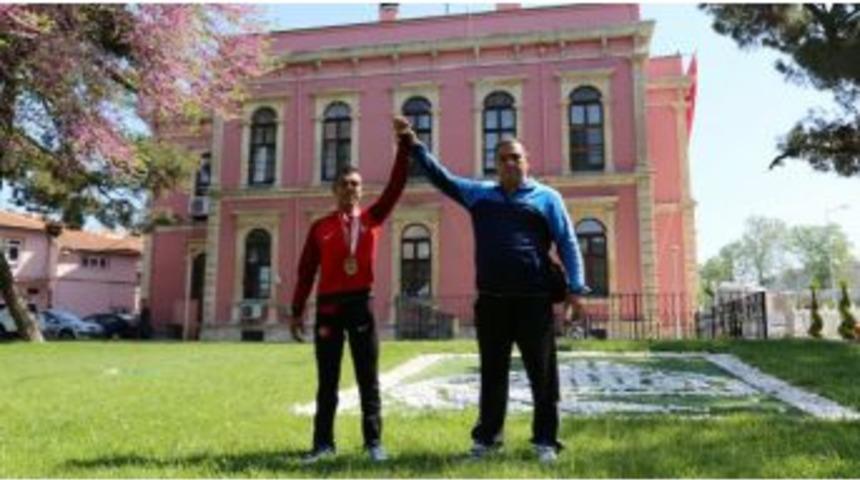 Edirne Belediyesi G&uuml;reş&ccedil;ileri Başarılarını Per&ccedil;inledi