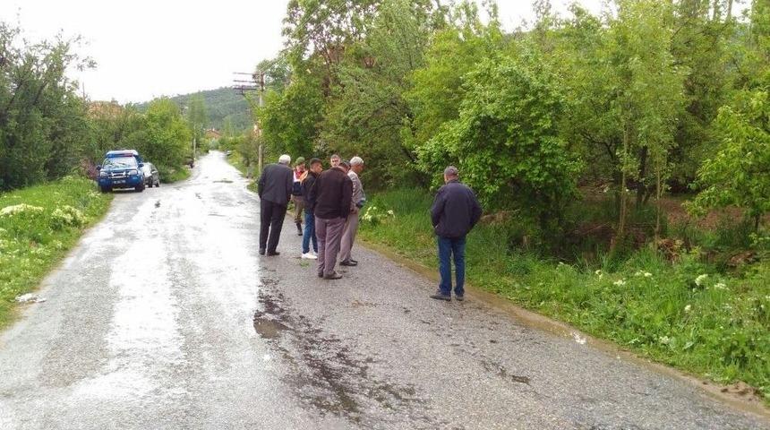 Camiye Giderken Aracın &Ccedil;arpıp Ka&ccedil;tığı Yaşlı Adam &Ouml;l&uuml; Bulundu