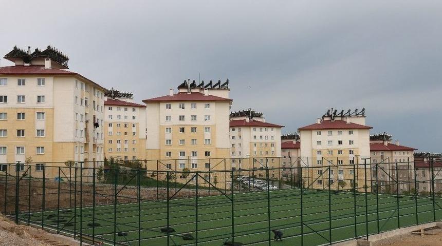 Edremit Belediyesinden Yeni Toki&rsquo;ye Spor Sahası