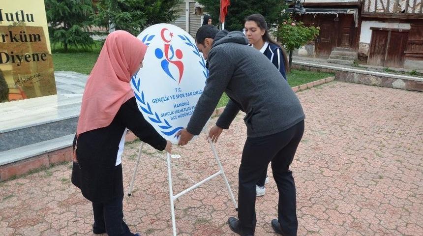 Han&ouml;n&uuml;&rsquo;de 19 Mayıs Coşkusu