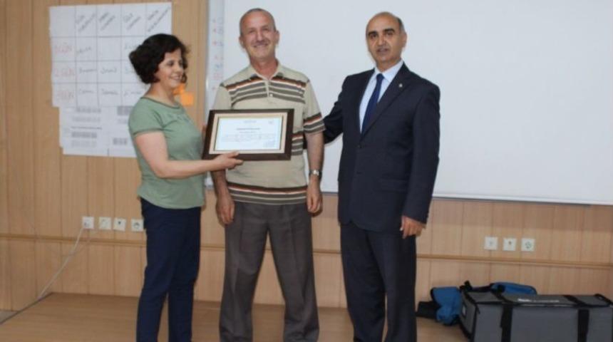 Mesleğinde 25 Ve 30 Yılını Dolduran Sağlık&ccedil;ılara Teşekk&uuml;r Belgesi