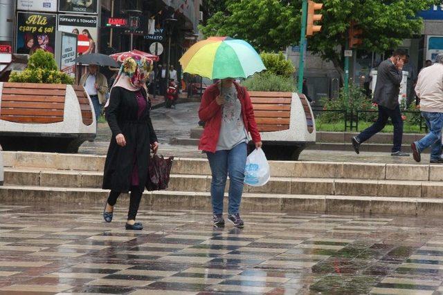 Elazığ’da Sağanak Yağış Etkili Oldu