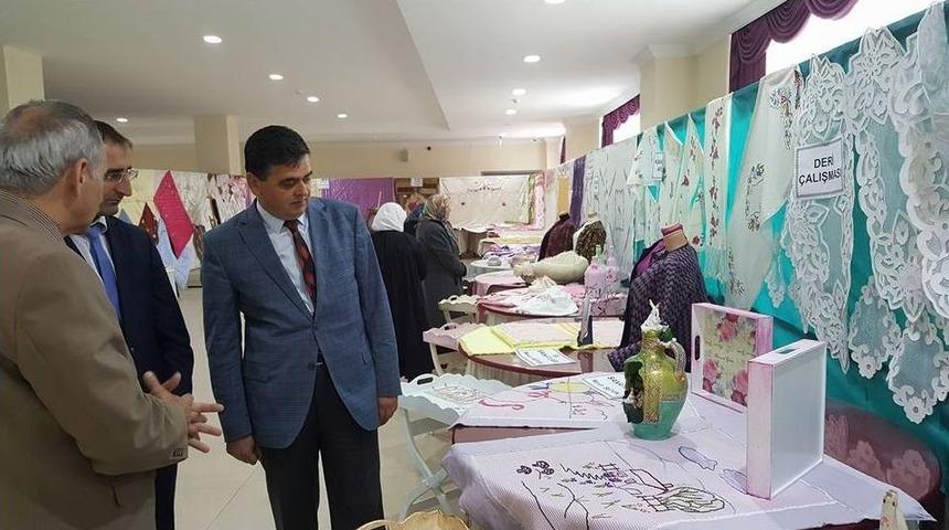 Başkan Yal&ccedil;ın El İşi Sergisine Katıldı