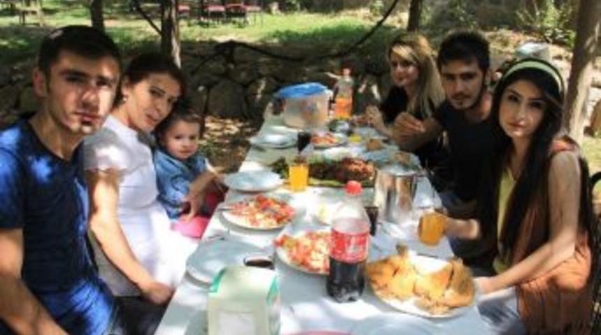 Hakkari&rsquo;nin İlk Kır Lokantası İlgi Odağı Oldu