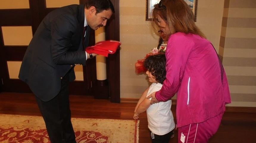 Vali Işın Sporcuları Makamında Ağırladı