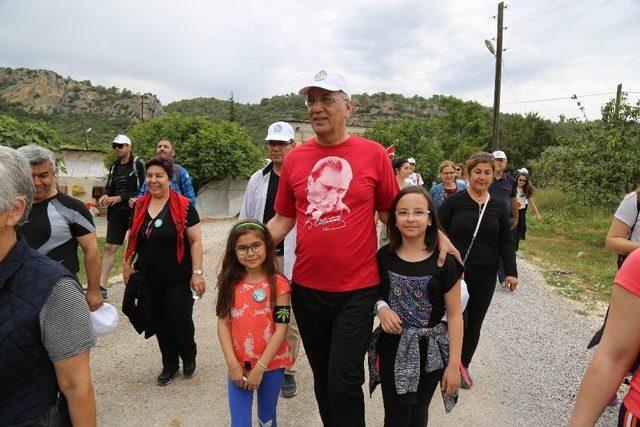 Mezitli Belediyesi, 19 Mayıs’ı Doğa Yürüyüşüyle Kutladı