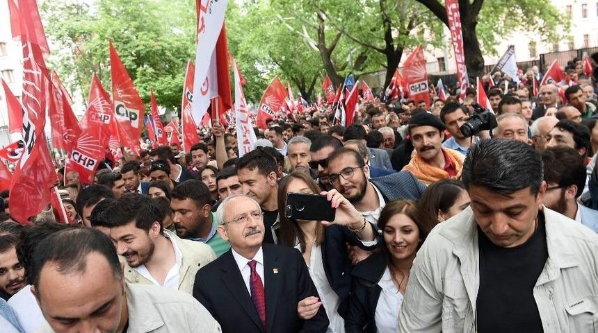 Chp&rsquo;den Anıtkabir&rsquo;e 19 Mayıs Y&uuml;r&uuml;y&uuml;ş&uuml;