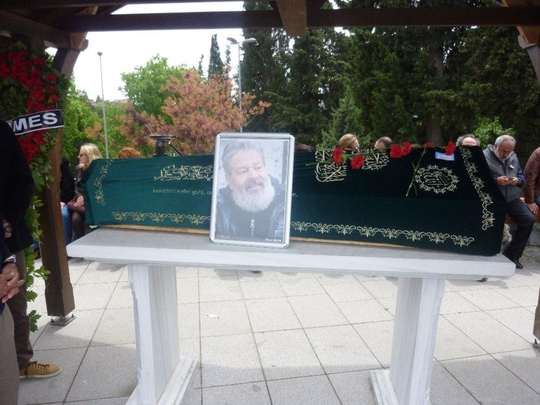 Seslendirme Sanat&ccedil;ısı Payidar T&uuml;fek&ccedil;ioğlu Son Yolculuğuna Uğurlandı