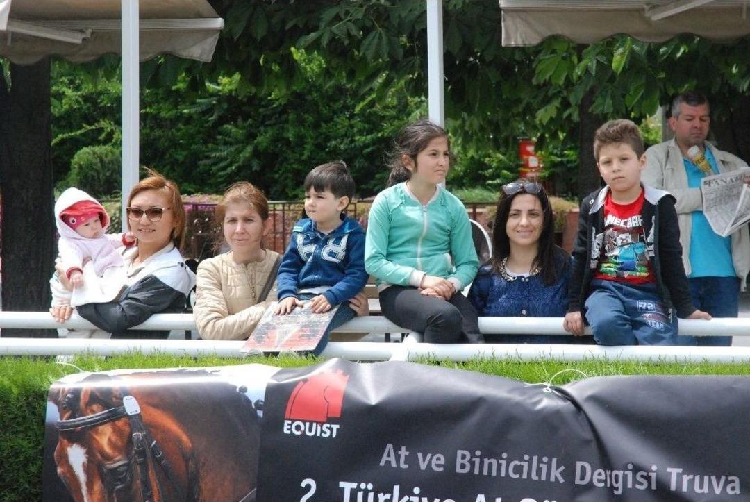 Atlar Bu Kez G&uuml;zellik İ&ccedil;in Yarıştı