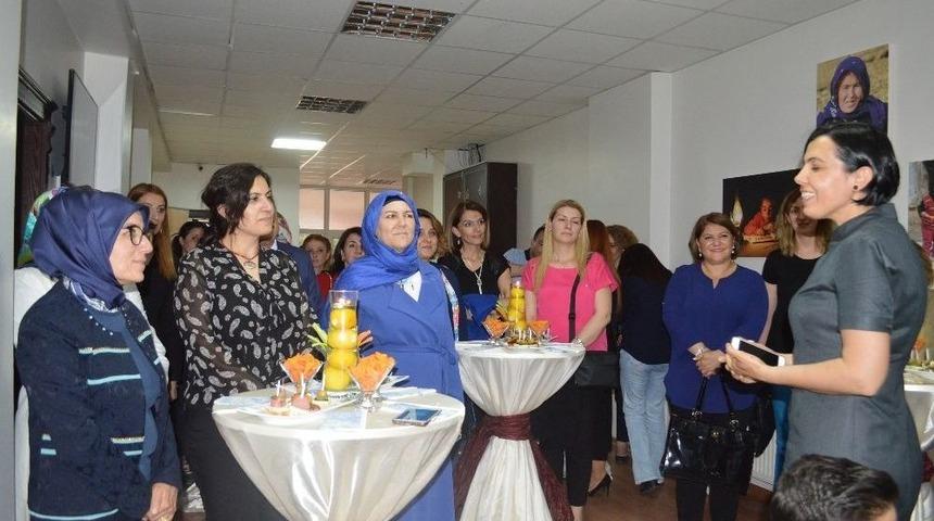 Vali Eşini Ağlatan Plaket