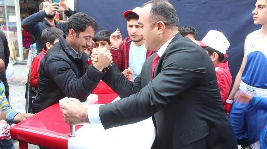 Ağrı&rsquo;da 19 Mayıs Stantları İlgi Odağı Oldu