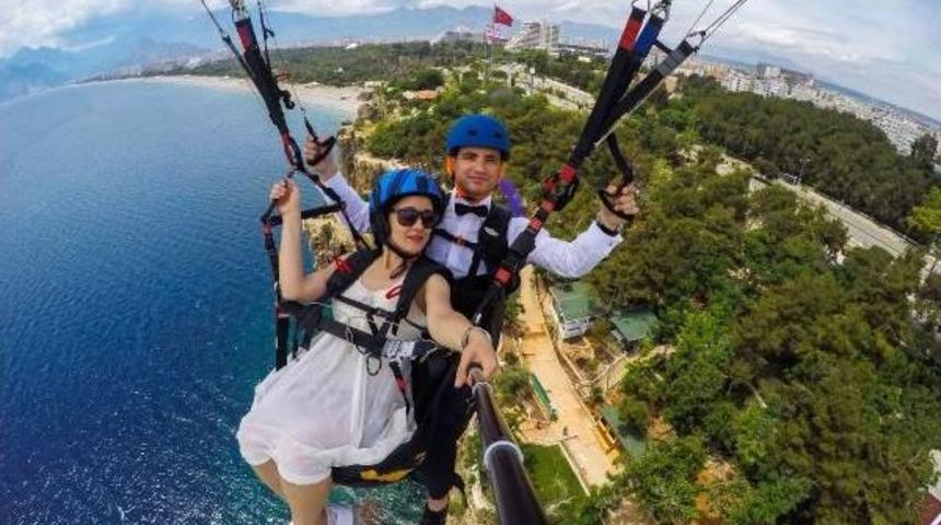 Gelin Ve Damat Mutluluğa U&ccedil;tu