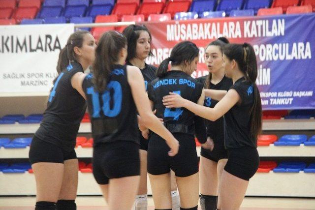 Yıldız Kızlar Voleybol Grup Birinciliği Müsabakaları Karabük’te Başladı