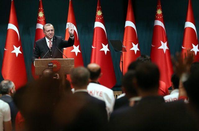 Cumhurbaşkanı Erdoğan, 81 İlden Gelen Gençleri Kabul Etti