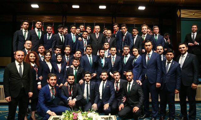 Cumhurbaşkanı Erdoğan, 81 İlden Gelen Gençleri Kabul Etti