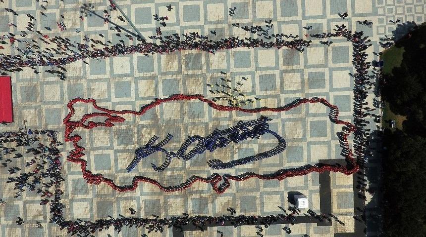 &Ouml;ğrencilerden Dev T&uuml;rkiye Haritası Ve Atat&uuml;rk İmzası