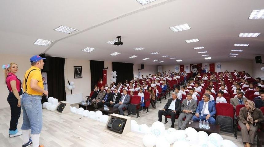 Deski &Ccedil;ocuklara Suyun &Ouml;nemini Anlatıyor