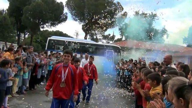 Türkiye Şampiyonlarına Coşkulu Karşılama