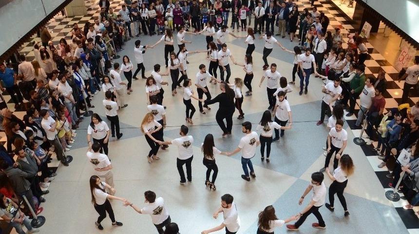 19 Mayıs Bayramını Salsa Yaparak Ge&ccedil;irdiler