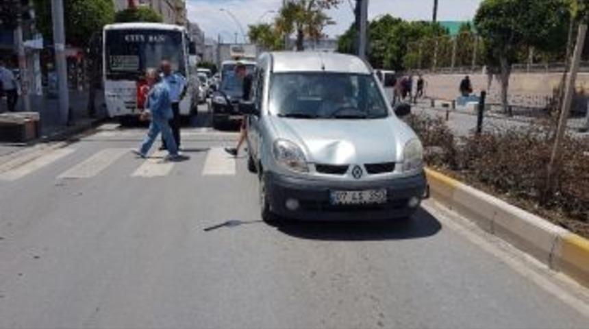 Teyze Ve Yeğen Yaya Ge&ccedil;idinde Hastanelik Oldu