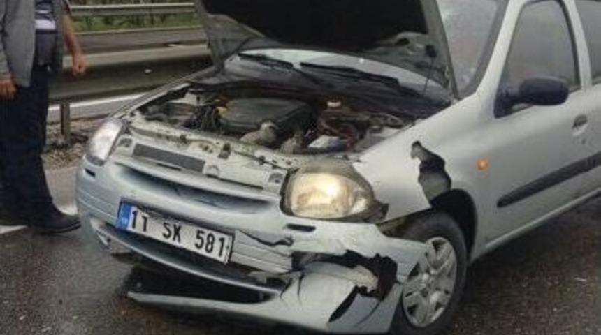 Boz&uuml;y&uuml;k&rsquo;deki Zincirleme Kazalarda 4 Kişi Yaralandı