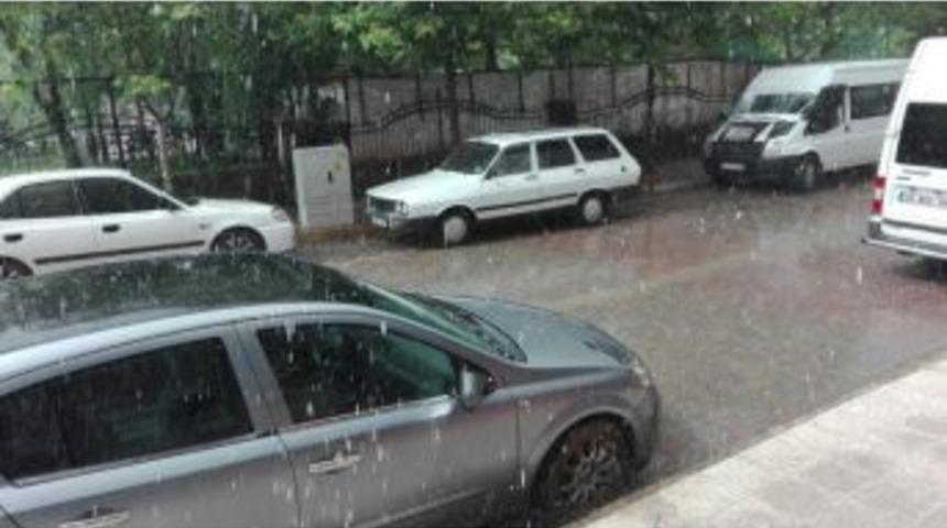 Kovancılar&rsquo;da Dolu Etkili Oldu