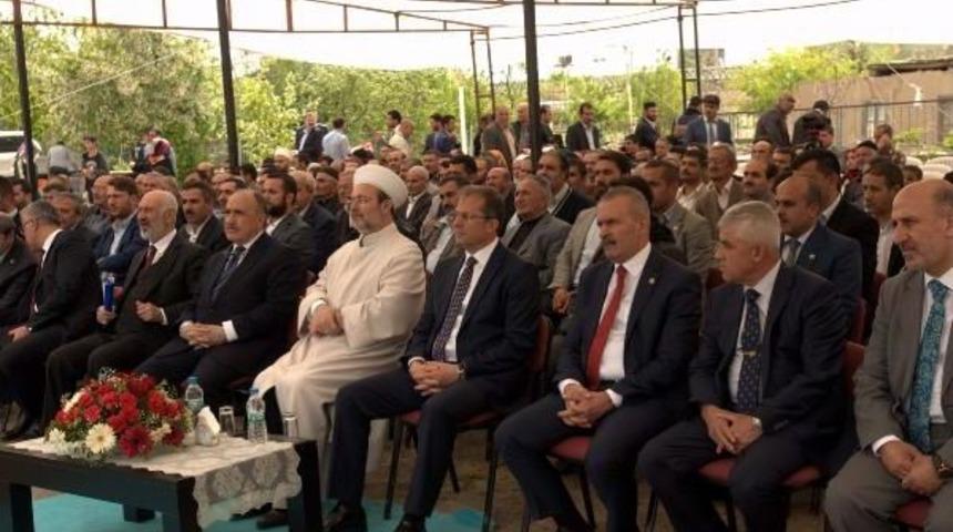 Diyanet İşleri Başkanı G&ouml;rmez'in Katıldığı Temel Atma T&ouml;reninde R&uuml;zgar Protokol &Ccedil;adırını U&ccedil;urdu