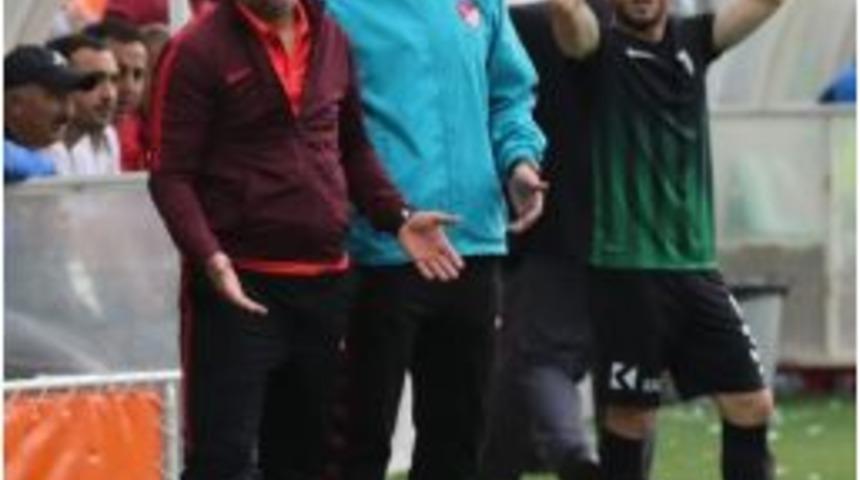 B&uuml;y&uuml;kşehir Belediyespor Teknik Direkt&ouml;r&uuml; Levent Devrim: