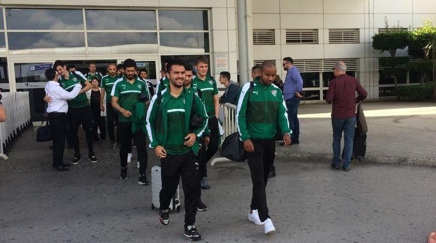 Bursaspor Kafilesi Antalya&rsquo;ya Geldi
