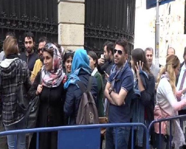 Binlerce İranlı Cağaloğlu'na Akın Etti... Izdihama Varan Kuyruk Oluştu