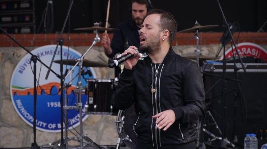 Emre Aydın 32. Ata Gen&ccedil;lik Konseri&rsquo;nde B&uuml;y&uuml;k&ccedil;ekmecelilerle Buluştu