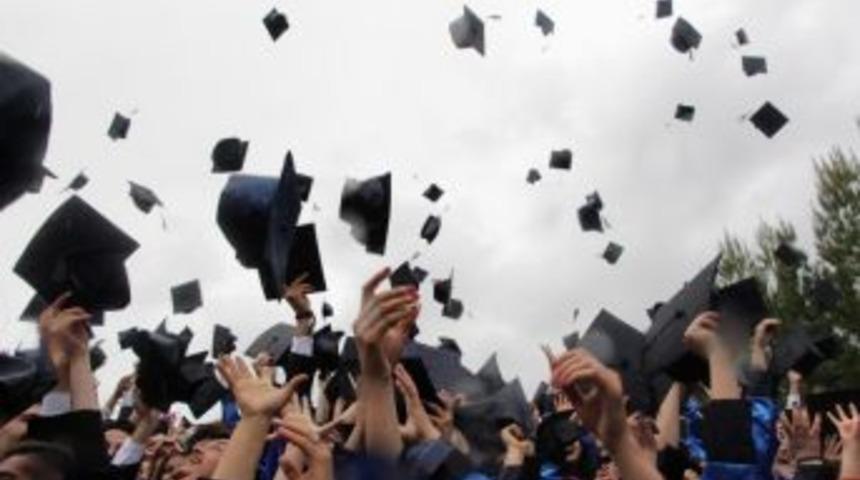 Gediz Meslek Y&uuml;ksekokulunda Mezuniyet Coşkusu