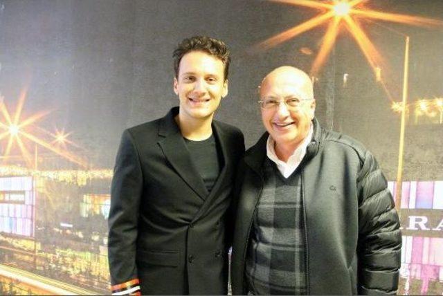 Şarkıcı Edis G&ouml;rg&uuml;l&uuml;, Samsun da Hayranlarıyla Buluştu 1