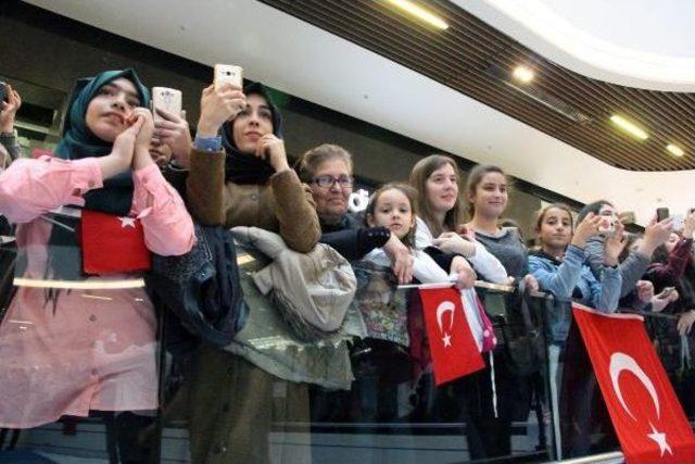 Şarkıcı Edis G&ouml;rg&uuml;l&uuml;, Samsun da Hayranlarıyla Buluştu 3