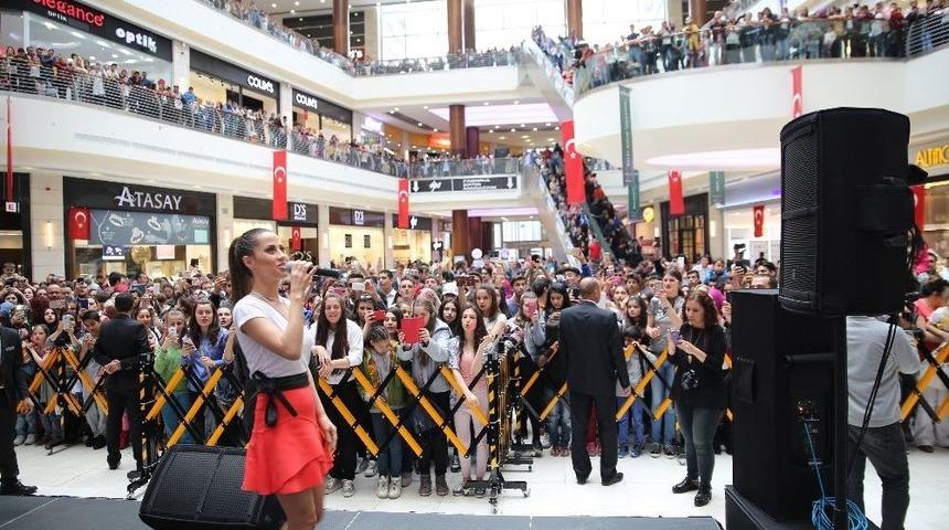 Ankara&rsquo;da Derya Uluğ Coşkusu