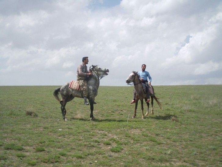 Saray’da At Yarışı