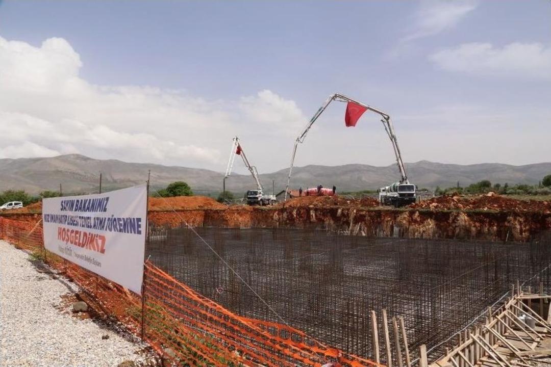 Bakan T&uuml;fenkci, İmam Hatip Lisesinin Temel Atma T&ouml;renine Katıldı