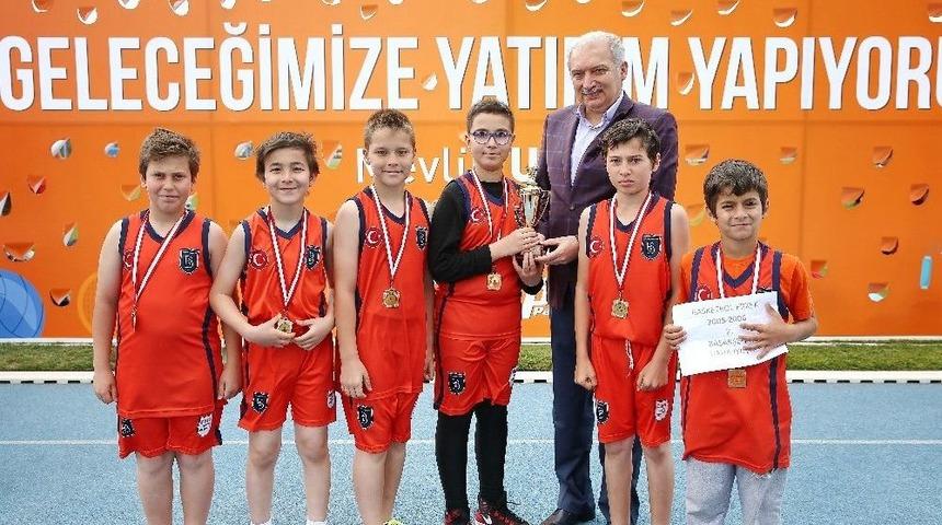 Başakşehirli Gen&ccedil; Sporcular &Ouml;d&uuml;llerine Kavuştu