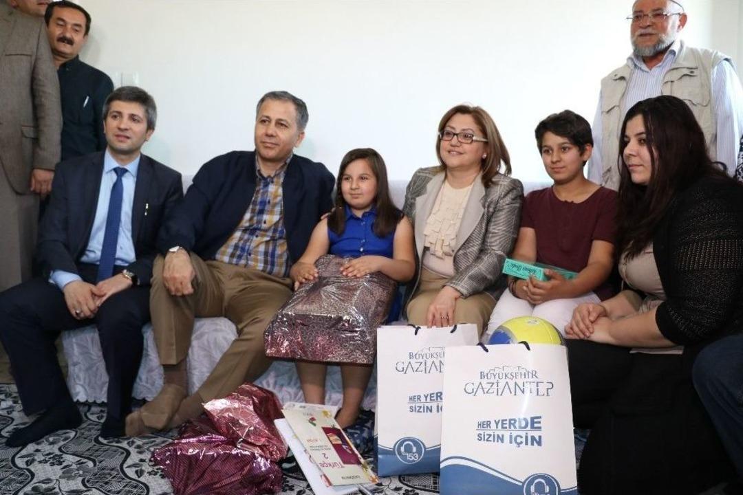 Kitabı Yırtıldı Diye T&uuml;rkiye&rsquo;yi Ağlatan Kız Gaziantepli &Ccedil;ıktı