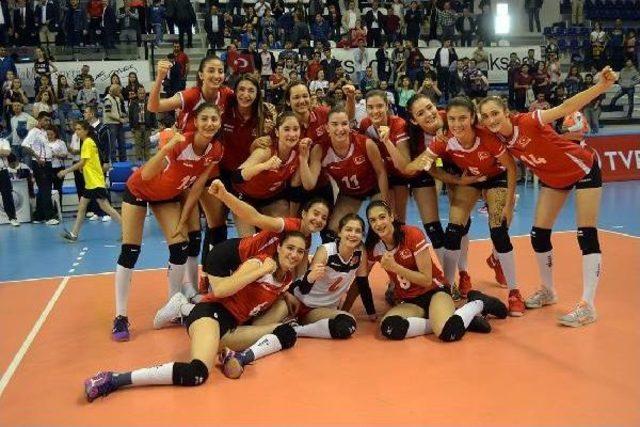 Türkiye-Hırvatistan Bayanlar Voleybol Maçı Ek Fotoğraflar