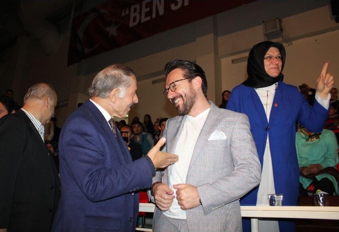 Uğur Aslan&rsquo;dan Bayrampaşalı Gen&ccedil;lere Şiir Dinletisi