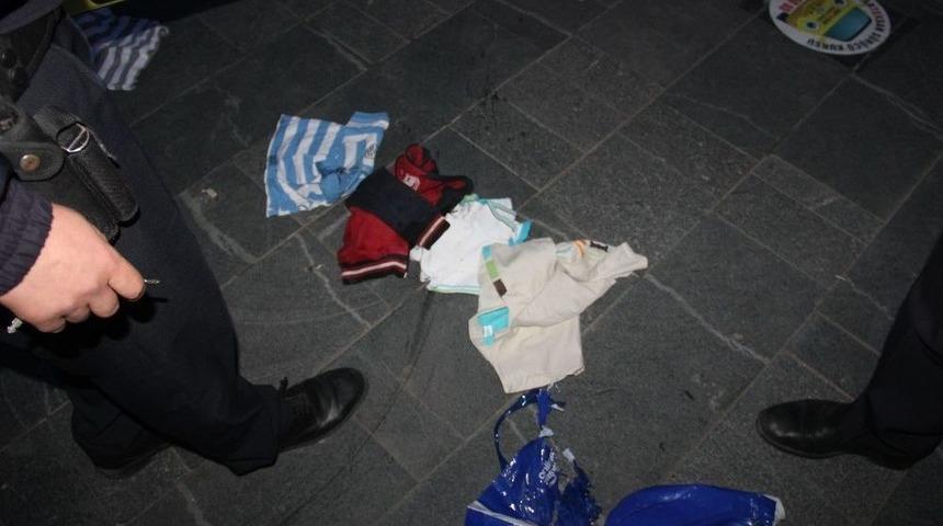 Samsun&rsquo;da Ş&uuml;pheli Poşetten Kıyafet &Ccedil;ıktı