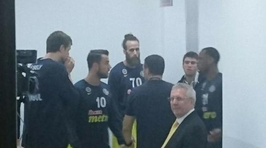 Başkan Aziz Yıldırım Soyunma Odasında Takıma Başarılar Diledi&nbsp;