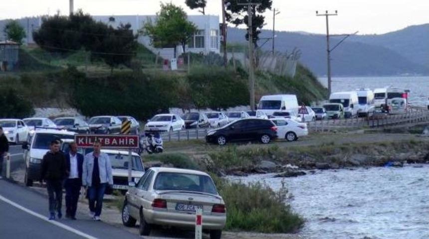&Ccedil;anakkale'de 3 Kilometrelik Ara&ccedil; Kuyruğu