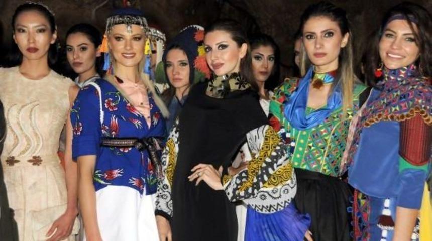 Tokat'taki Ballıca Mağarası'nda Defile