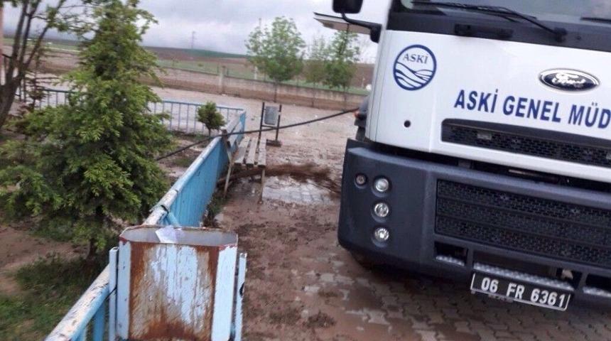 Ankara&rsquo;da Şiddetli Yağmur Hayatı Olumsuz Etkiledi