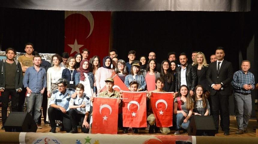 Demokrasi Zaferini Tiyatro Oyunu İle Anlattılar