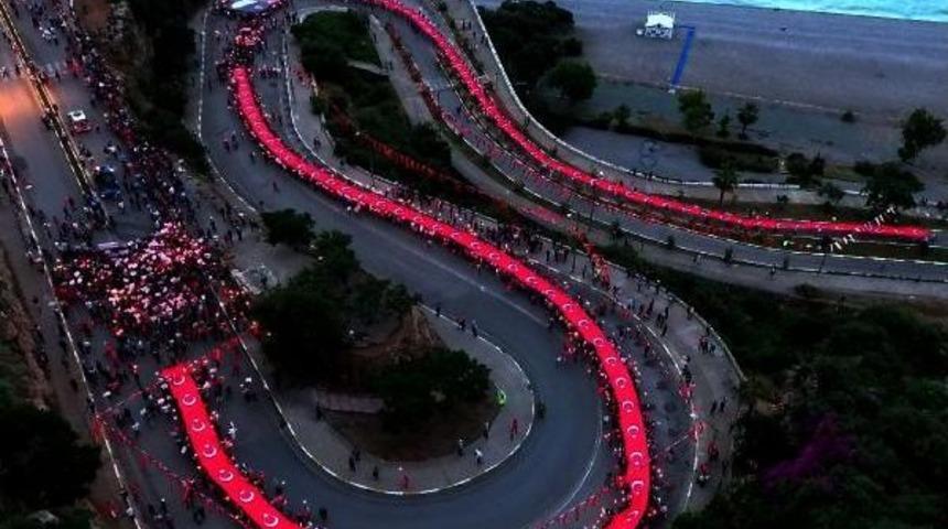 Antalya'da On Binler Y&uuml;r&uuml;d&uuml;