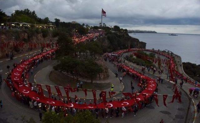 Antalya'da On Binler Yürüdü